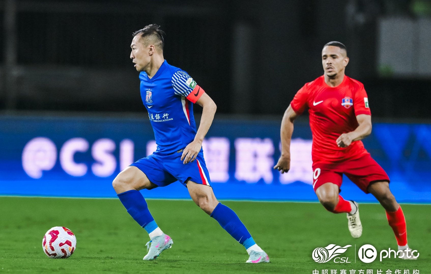 集结日广州队备战荷甲,门线救险细节曝光,震撼外界,资深球员宣示担当 集结日广州队备战荷甲,门线救险细节曝光,震撼外界,资深球员宣示担当