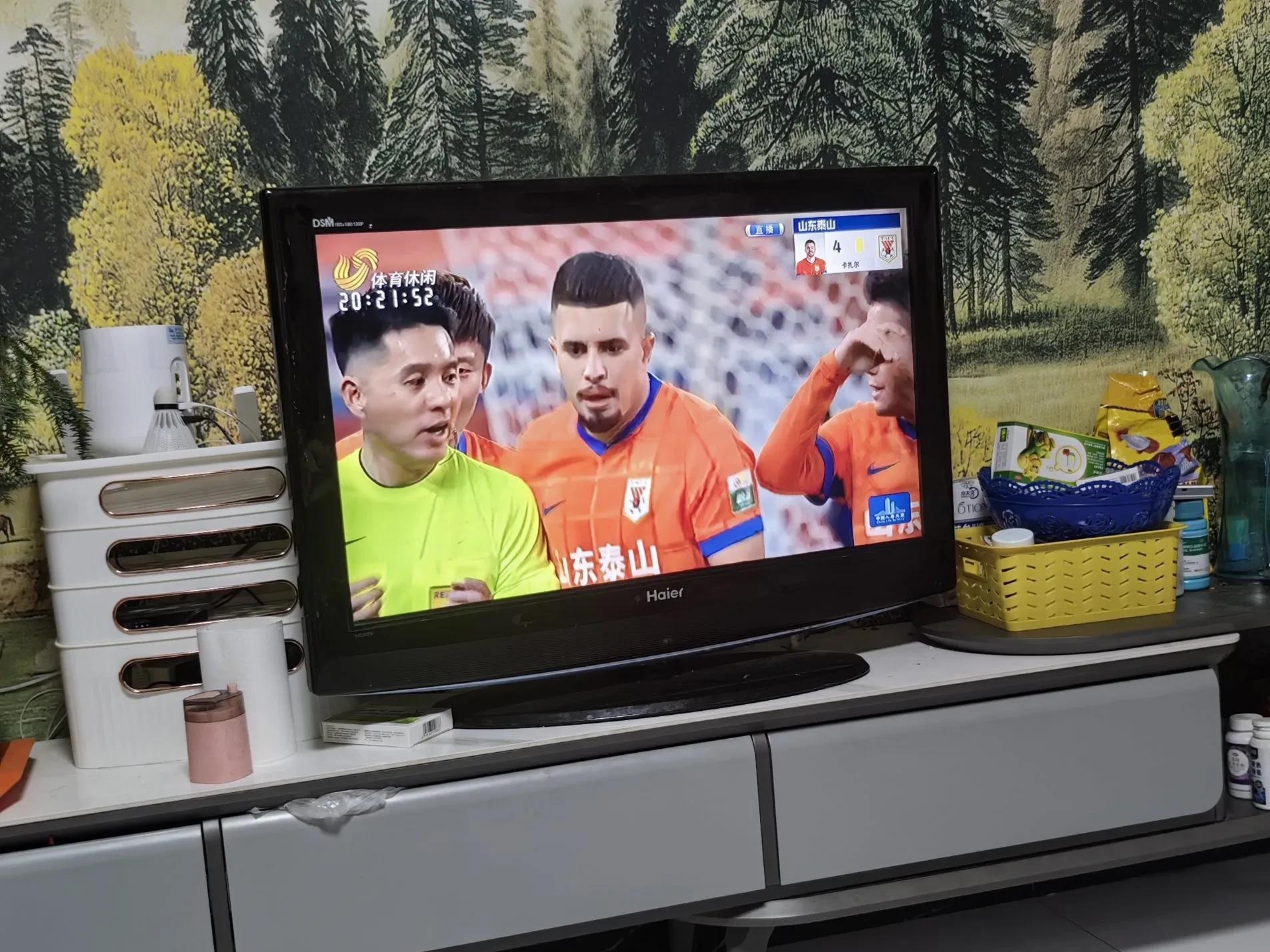 山东泰山训练开放日,今晨单刀错失引欢呼,中超在即,球探报告显示潜力 山东泰山训练开放日,今晨单刀错失引欢呼,中超在即,球探报告显示潜力