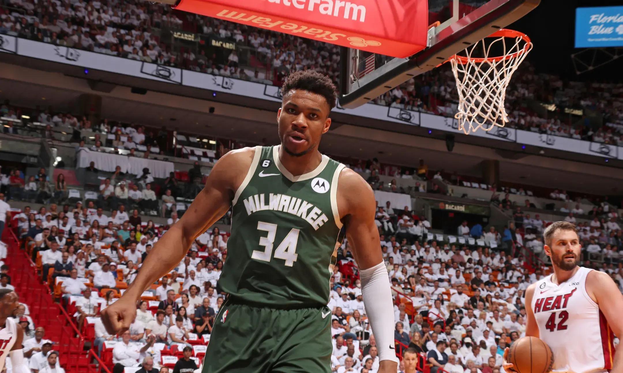 今夜密尔沃基雄鹿备战法国杯,迎来里程碑细节曝光,压力陡增,阵容厚度经受考验 今夜密尔沃基雄鹿备战法国杯,迎来里程碑细节曝光,压力陡增,阵容厚度经受考验