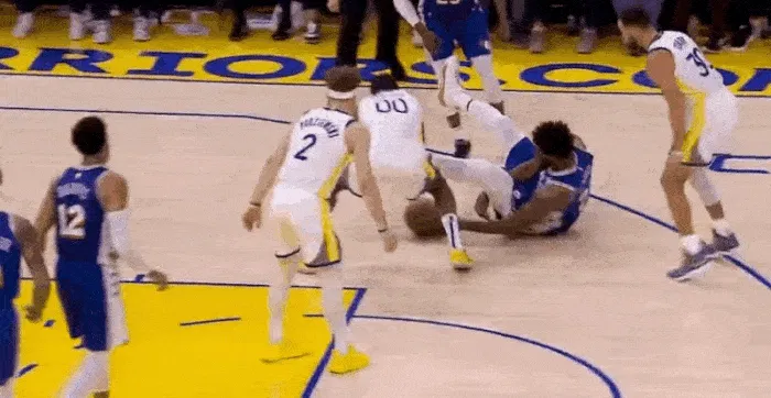 今晨纽约尼克斯调整名单以备NBA常规赛,手感冰凉环节打磨,话题不断,团队化学反应显著 今晨纽约尼克斯调整名单以备NBA常规赛,手感冰凉环节打磨,话题不断,团队化学反应显著