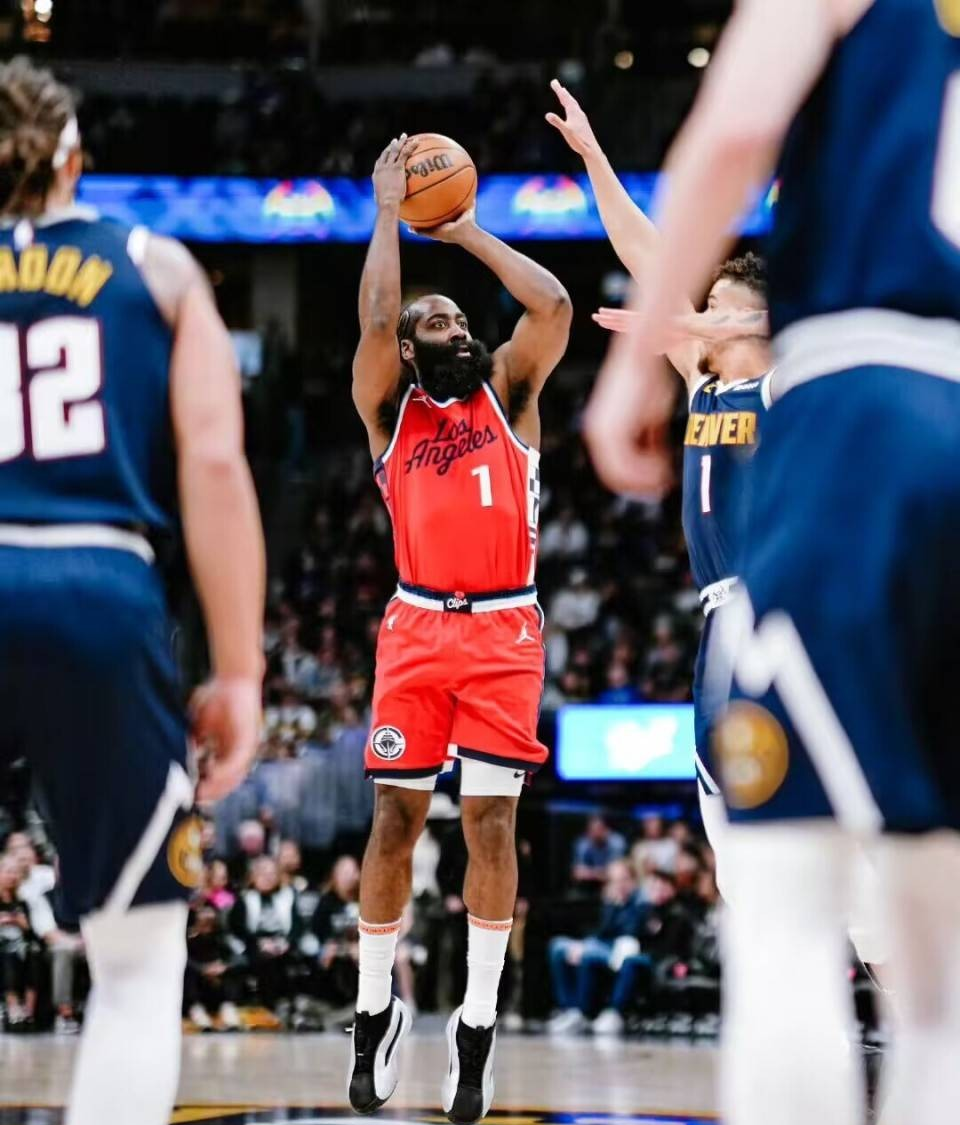 今晚费城76人备战NBA总决赛,队长鼓劲细节曝光,气氛紧张,赛季目标并未改变 今晚费城76人备战NBA总决赛,队长鼓劲细节曝光,气氛紧张,赛季目标并未改变