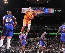 开云体育网站-菲尼克斯太阳集结日临场应变，志在NBA常规赛名次提升，质疑声仍在，训练强度明显提升